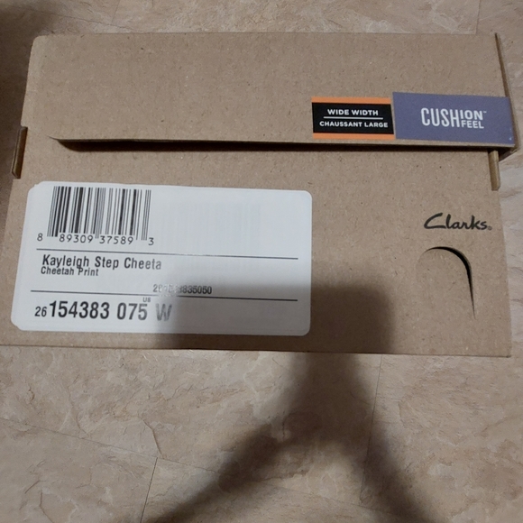 Clarks women slip on sneakers bnwt size 7.5 W - Picture 4 of 5